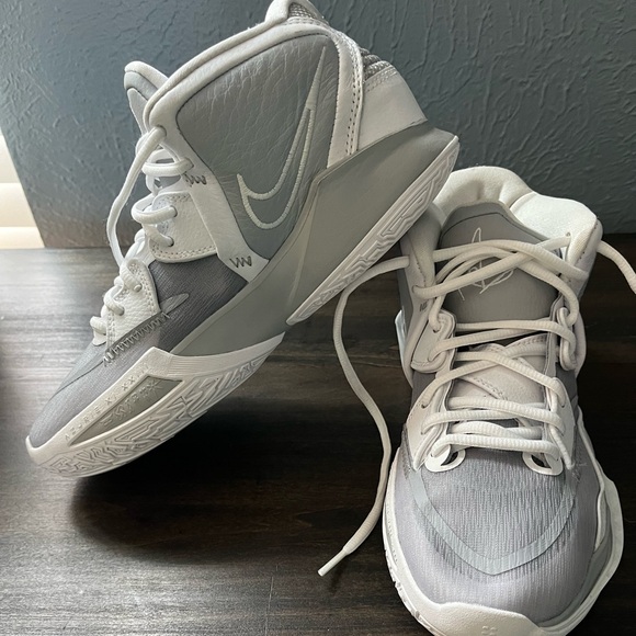 Kyries grey and white womens US 7 basketball shoes - Picture 2 of 3